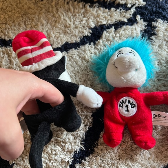 LIKE NEW Dr. Seuss- The Cat in the Hat finger puppets. - Picture 3 of 3
